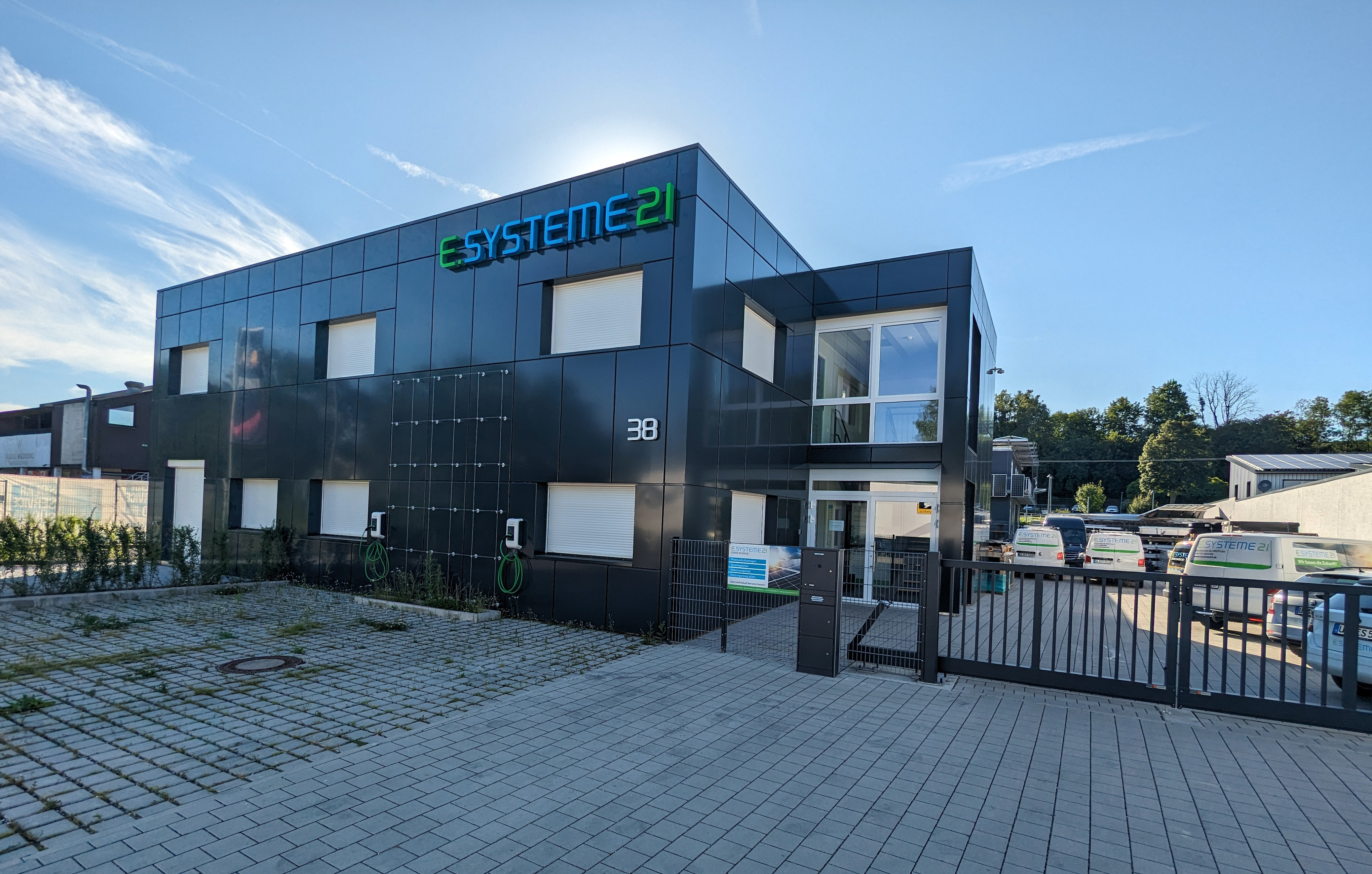 The 100% energy self-sufficient and CO2-free commercial property of e.systeme21 in Ulm's Danube valley.