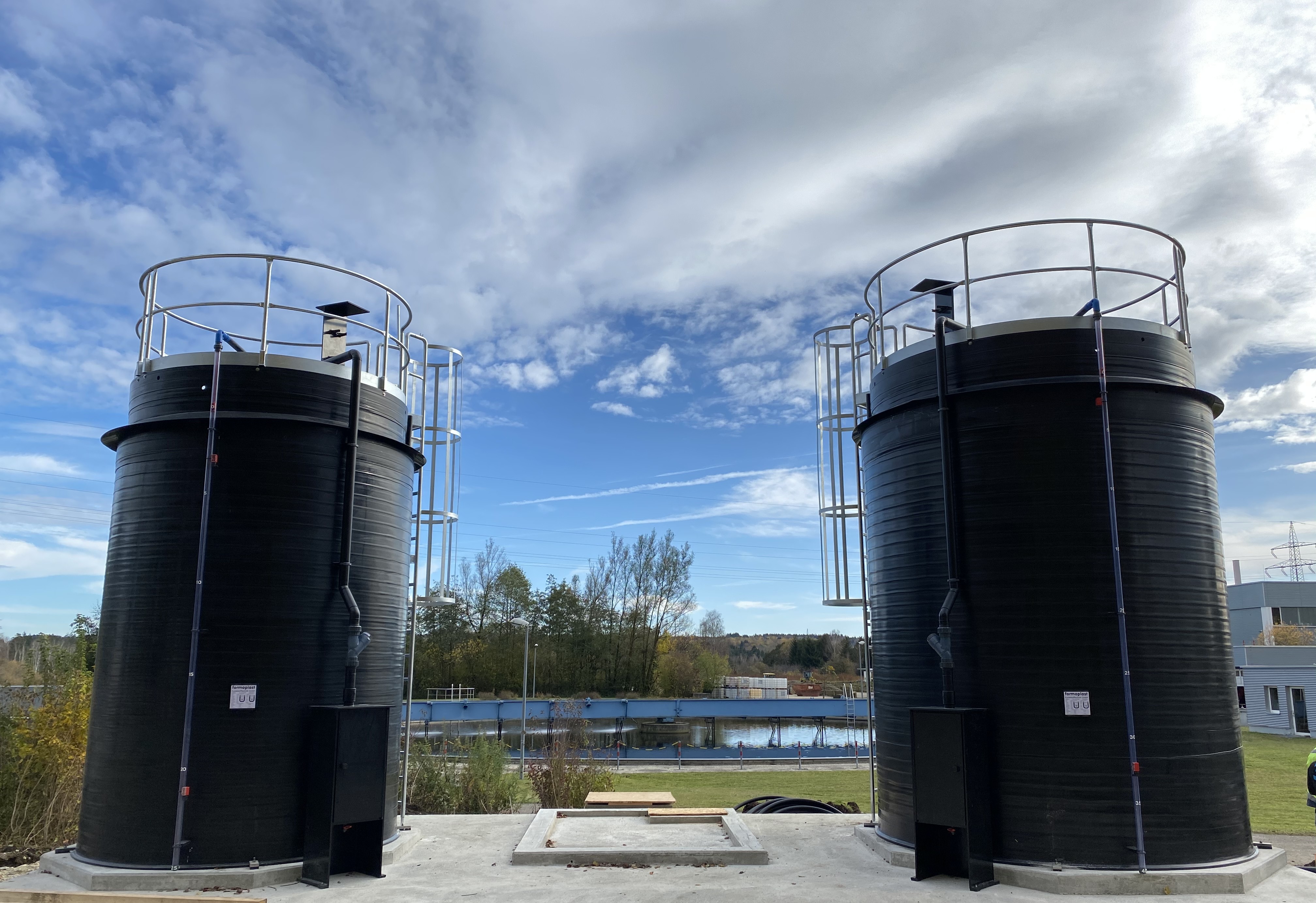 Lagerbehälter mit Auffangwanne