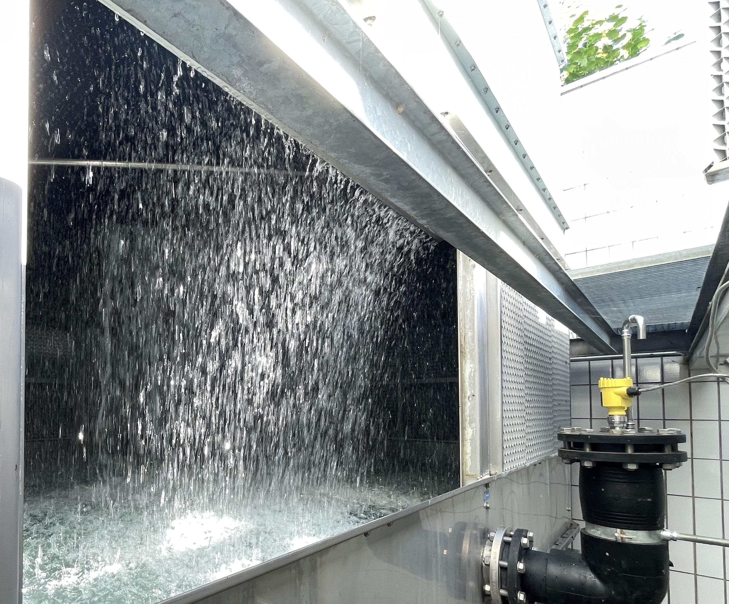 Kühlwasser im Kühlturm ohne Legionellen und Biofilm 