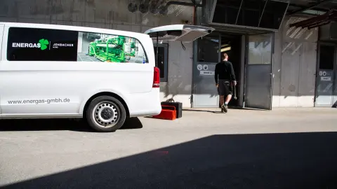 Técnicos de servicio en acción 