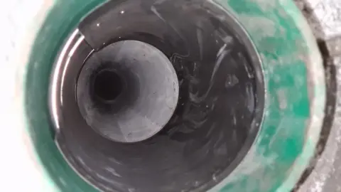 Hier sieht man eine Manschette die in einem KG2000 Rohr zur Abdichtung verbaut wurde.