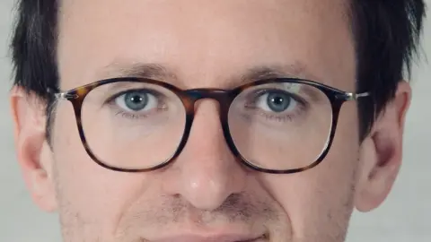 Prof. Dr. Bastian Schröter Mitgründer und Gesellschafter 