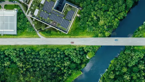 GreenTech Unternehmen und GreenTech Startups arbeiten zusammen.