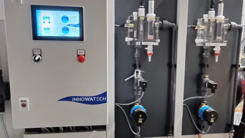 Das INNOWATECH Multi-Mess-Center misst permanent den Wirkstoffgehalt und weitere Daten und dokumentiert diese